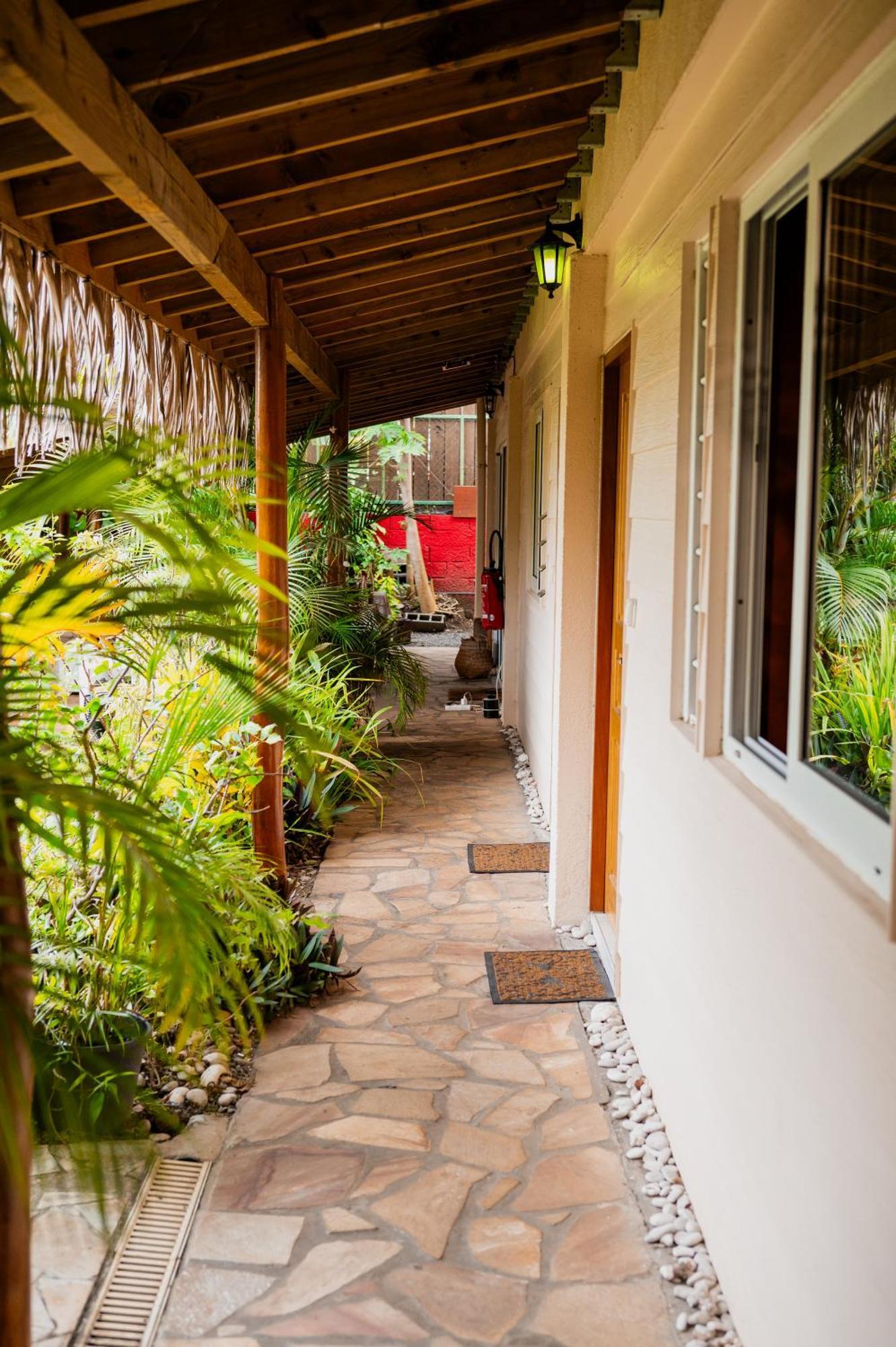 Manaeva Lodge Faaa Екстериор снимка